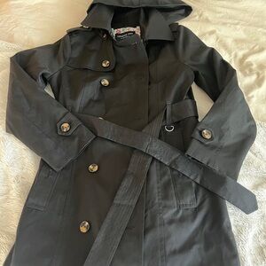Primo condition London Fog petite medium trench black. Worn once. Like new!